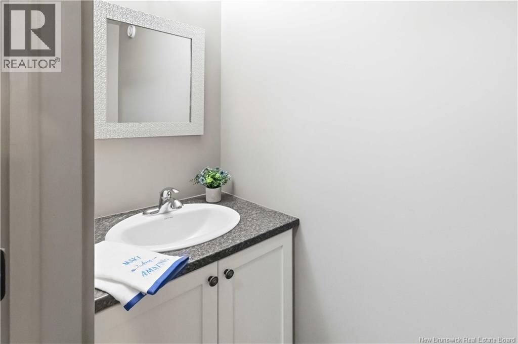 84 ASHLEY CRESCENT Image 24