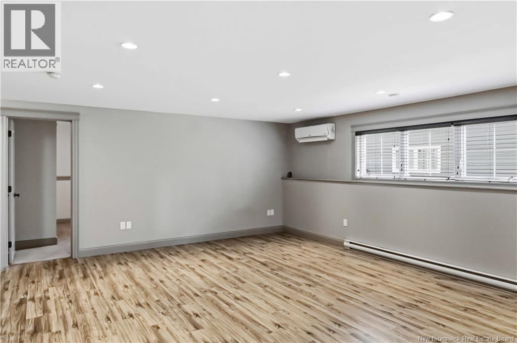 84 ASHLEY CRESCENT Image 30