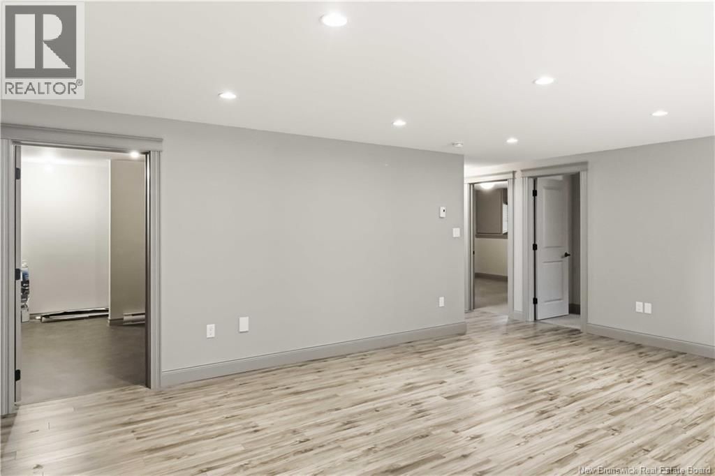 84 ASHLEY CRESCENT Image 31