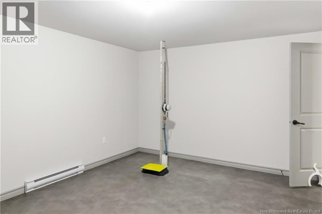 84 ASHLEY CRESCENT Image 40