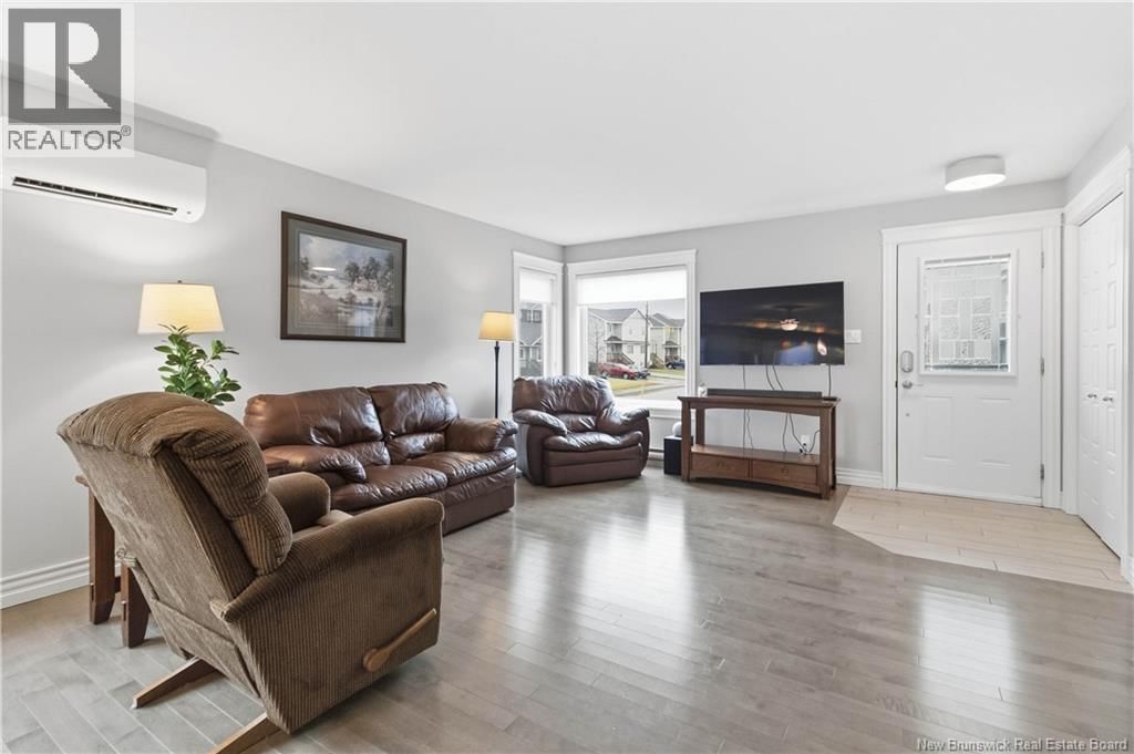 187 RUNNYMEADE ROAD Image 11