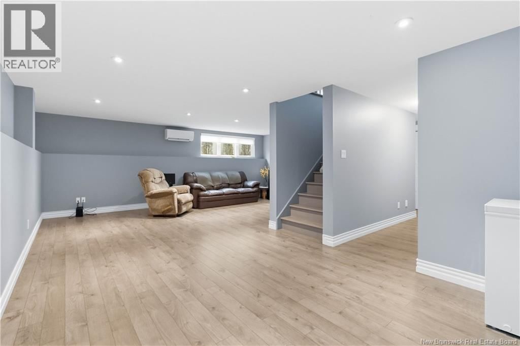 187 RUNNYMEADE ROAD Image 32