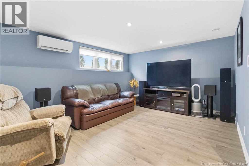 187 RUNNYMEADE ROAD Image 33