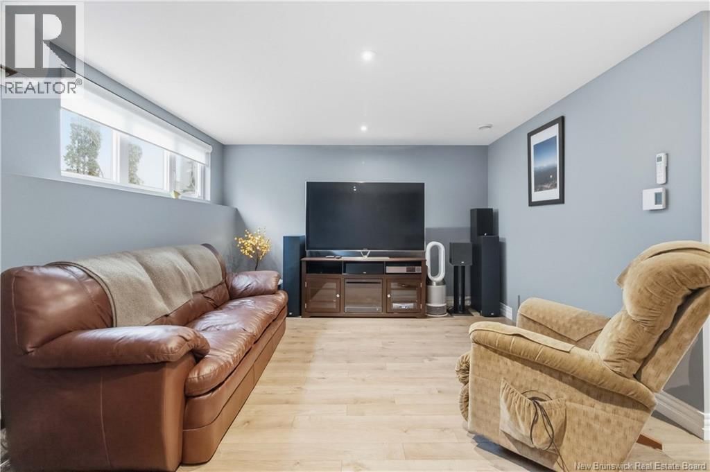 187 RUNNYMEADE ROAD Image 34