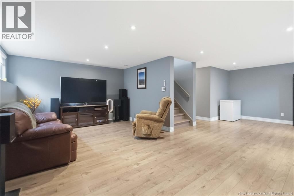 187 RUNNYMEADE ROAD Image 35