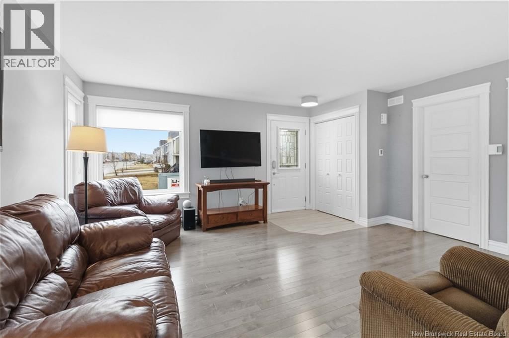 187 RUNNYMEADE ROAD Image 6