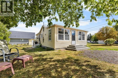 18 Pelican Avenue | Grand-Barachois New Brunswick | Slide Image Two