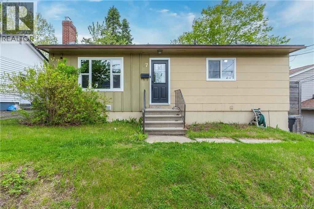 17 Garfield Street, Moncton, New Brunswick E1C 3Y4