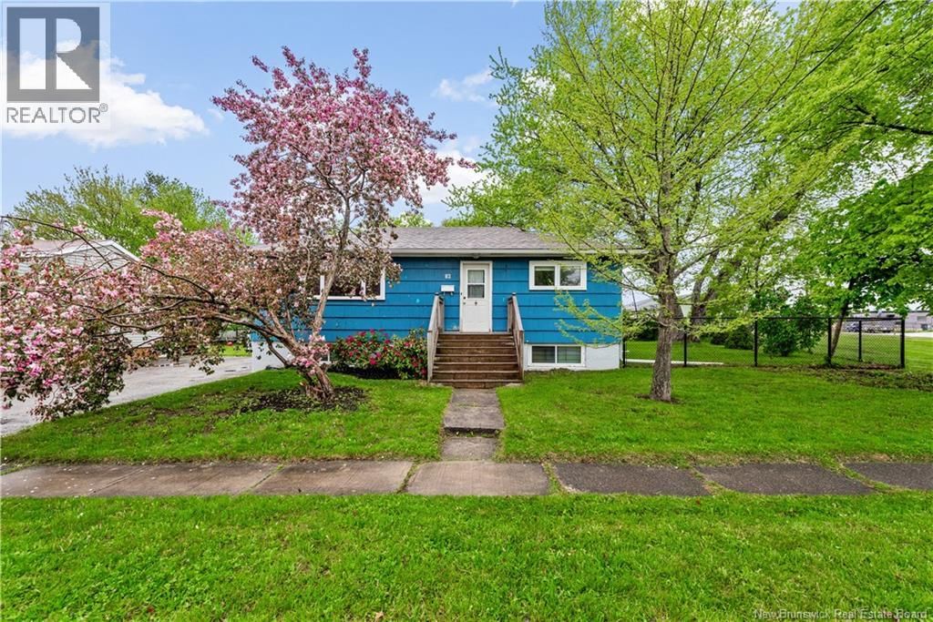82 Eighth Street, Moncton, New Brunswick E1E 3E9