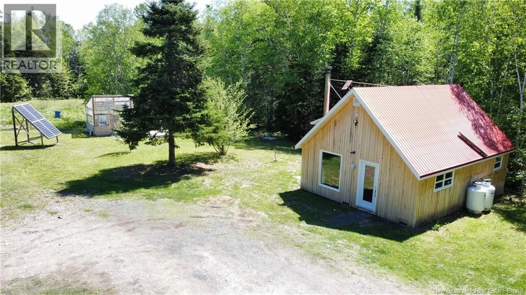 366 Thomas Ouest Road, Beresford, New Brunswick E8K 2A8