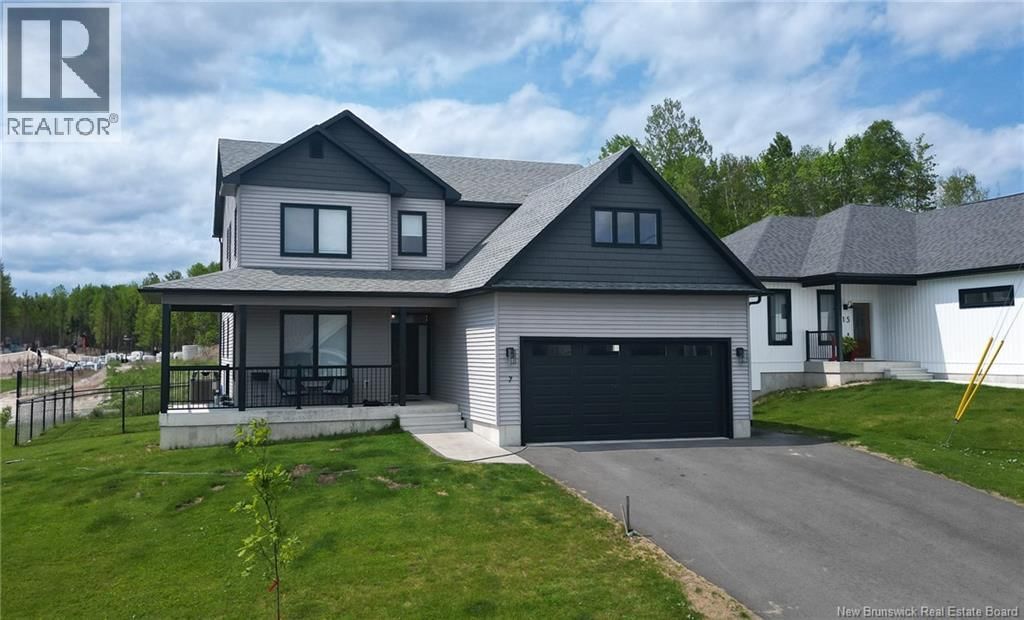 7 Aurora Street, Fredericton, New Brunswick E3G 0L3