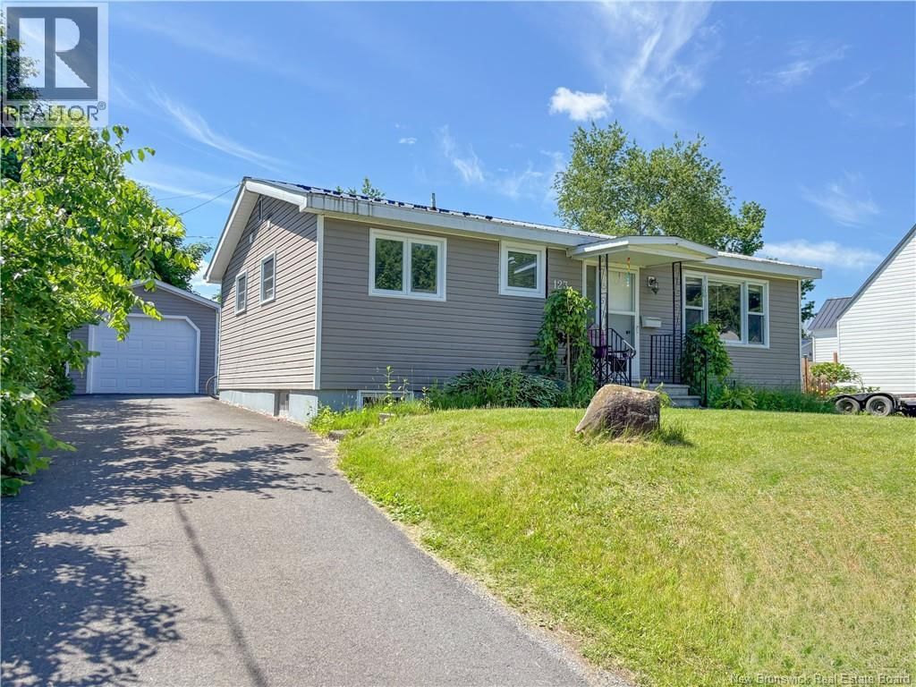 123 Cambridge Street, Woodstock, New Brunswick E7M 1E1