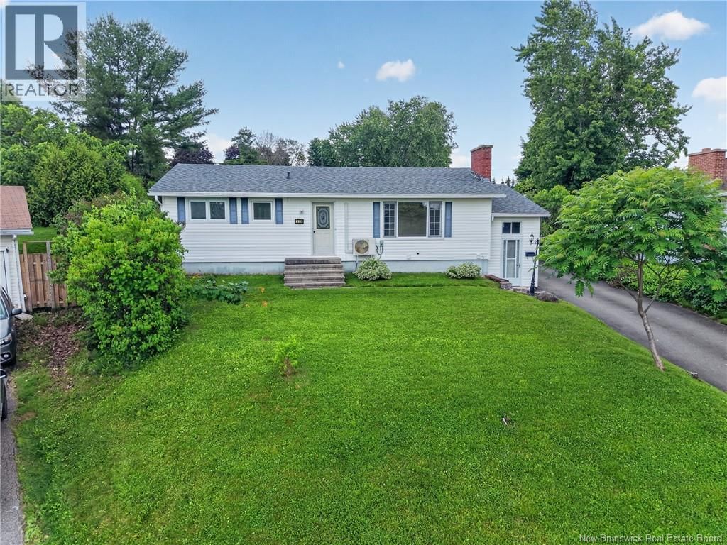 419 Holden Street, Oromocto, New Brunswick E2V 1G2
