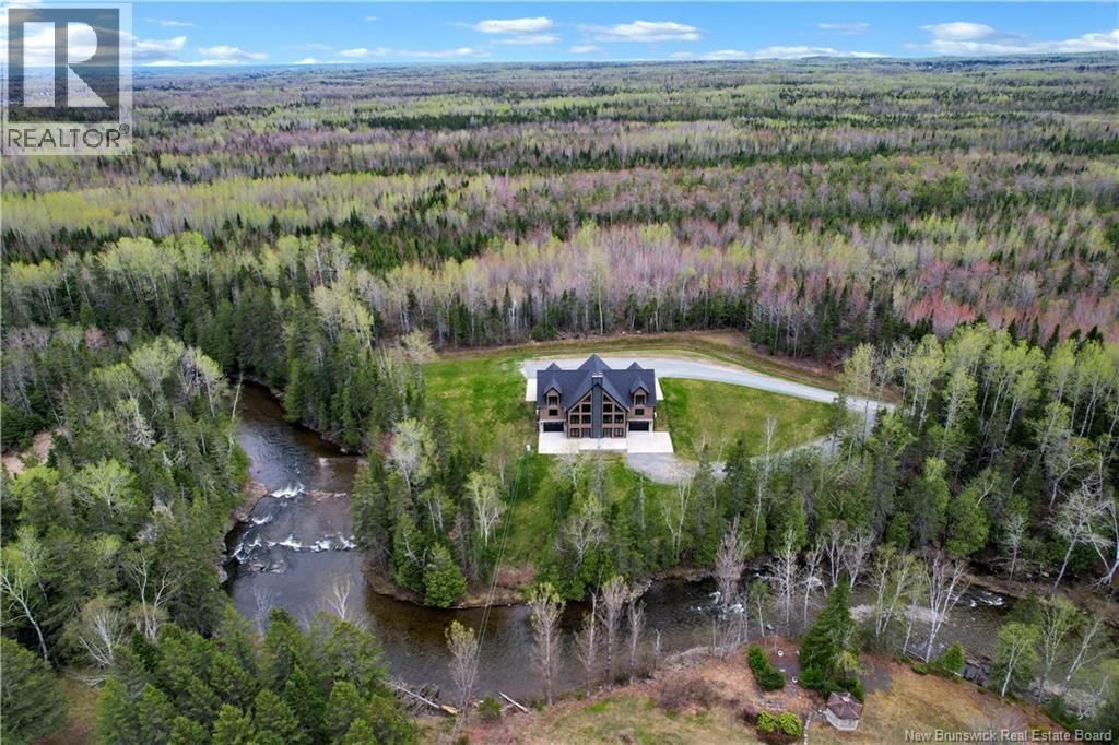 15 Israël Lane, Beresford, New Brunswick E8K 0C9