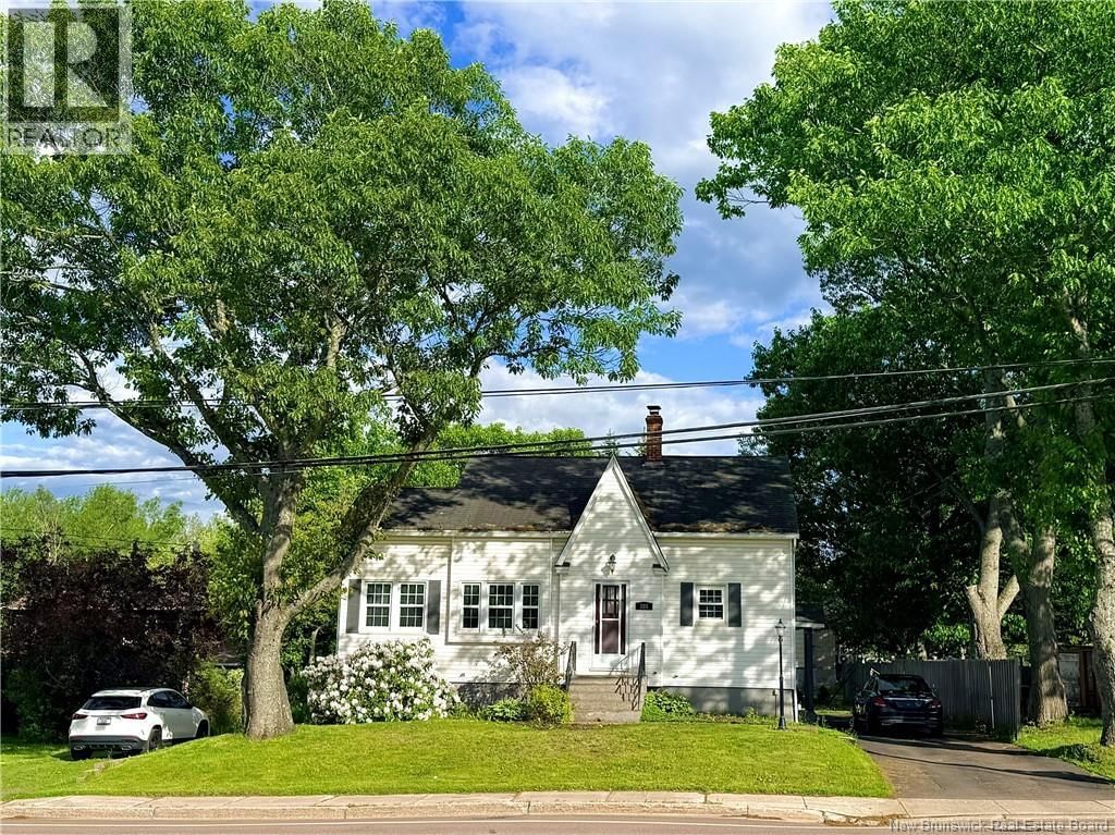386 Salisbury Road, Moncton, New Brunswick E1E 1B1