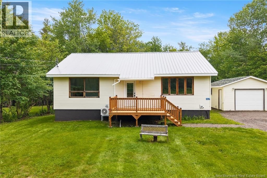 469 Upton St, Minto, New Brunswick E4B 2R8