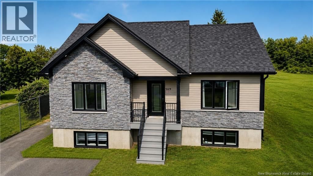 569 Rue Principale, Beresford, New Brunswick E8K 1X6