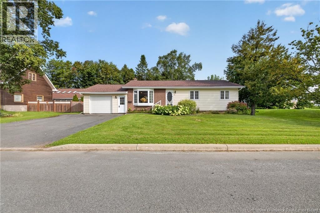 11 Walker Crescent, Campbellton, New Brunswick E3N 3N7