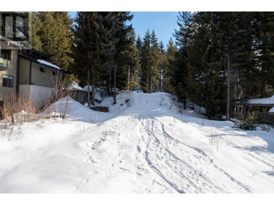 8648 LAKEWOOD Court | Whistler British Columbia | Slide Image Thirteen