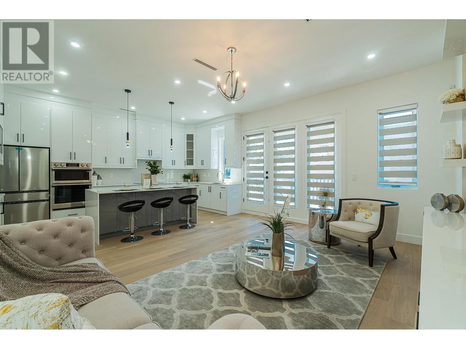 4152 PENDER STREET Image 13