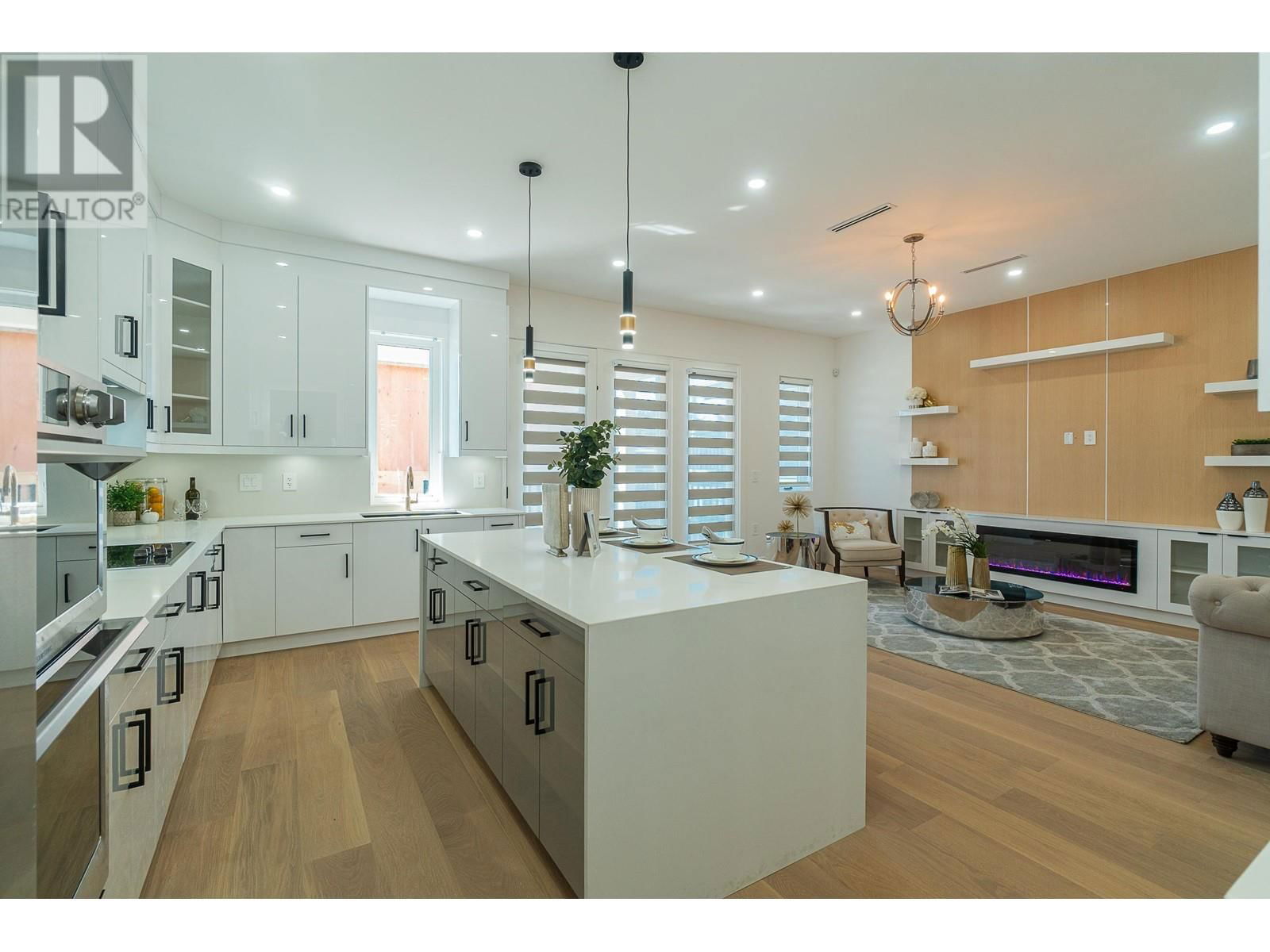 4152 PENDER STREET Image 14