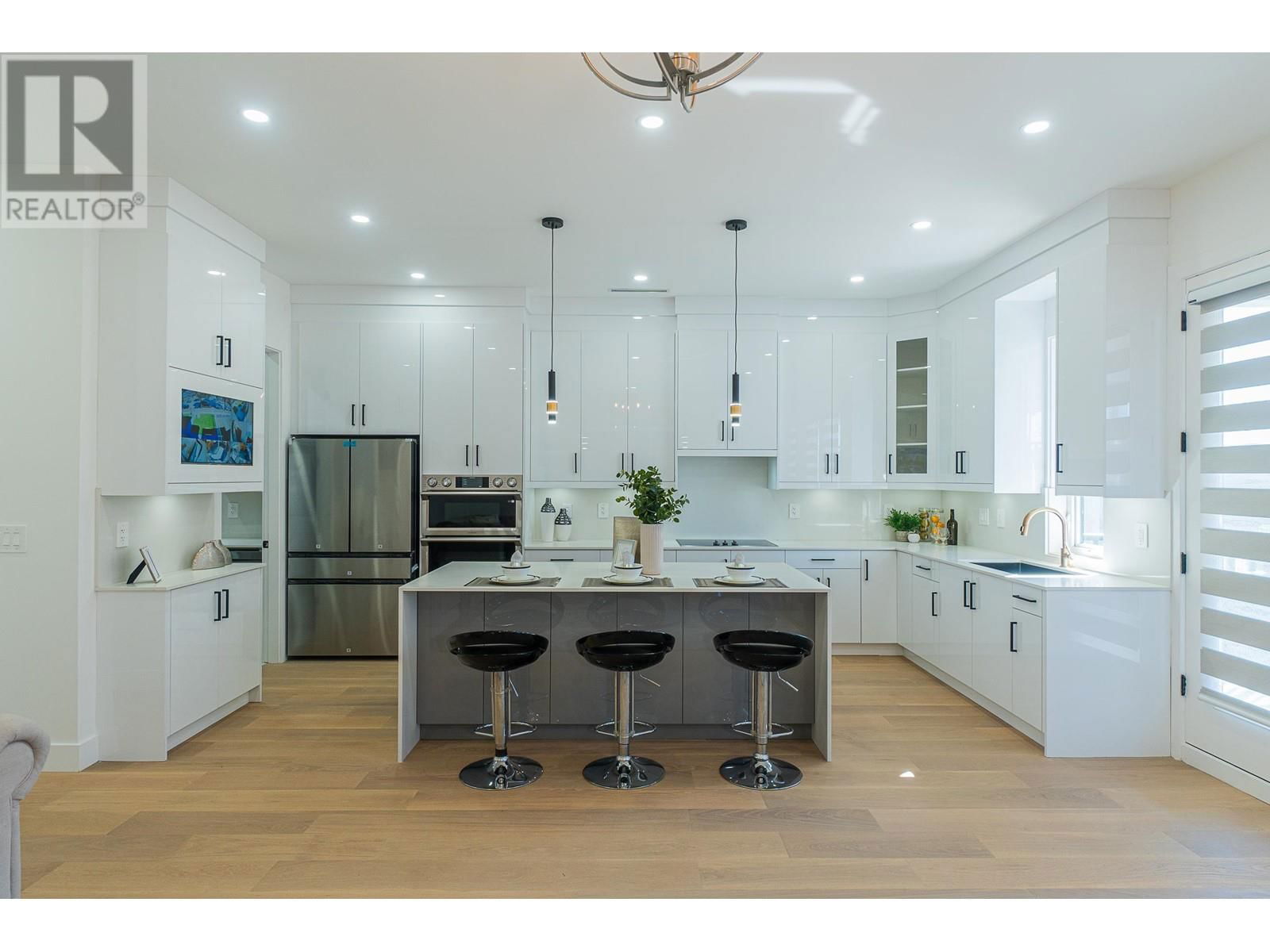 4152 PENDER STREET Image 16