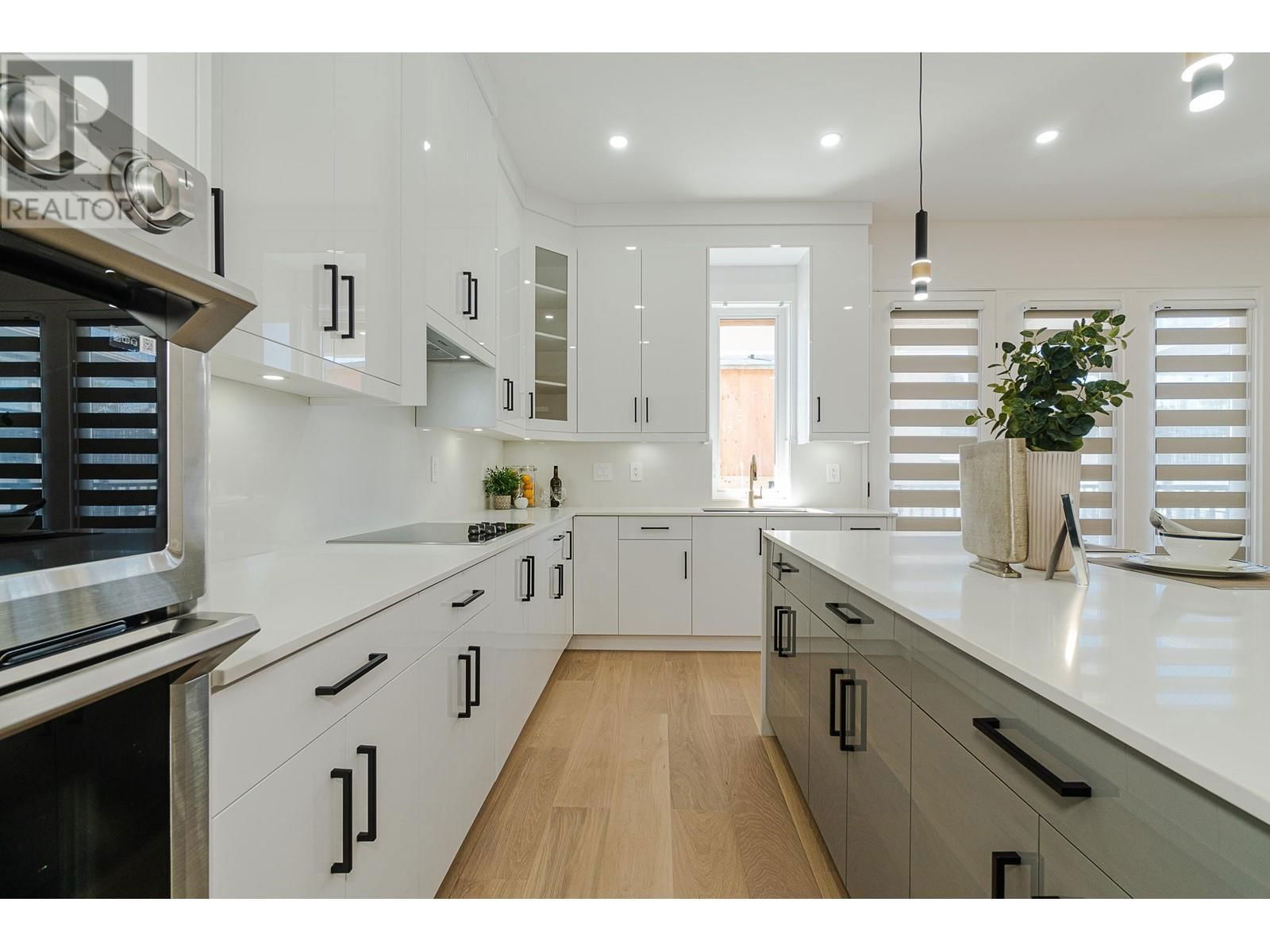 4152 PENDER STREET Image 17