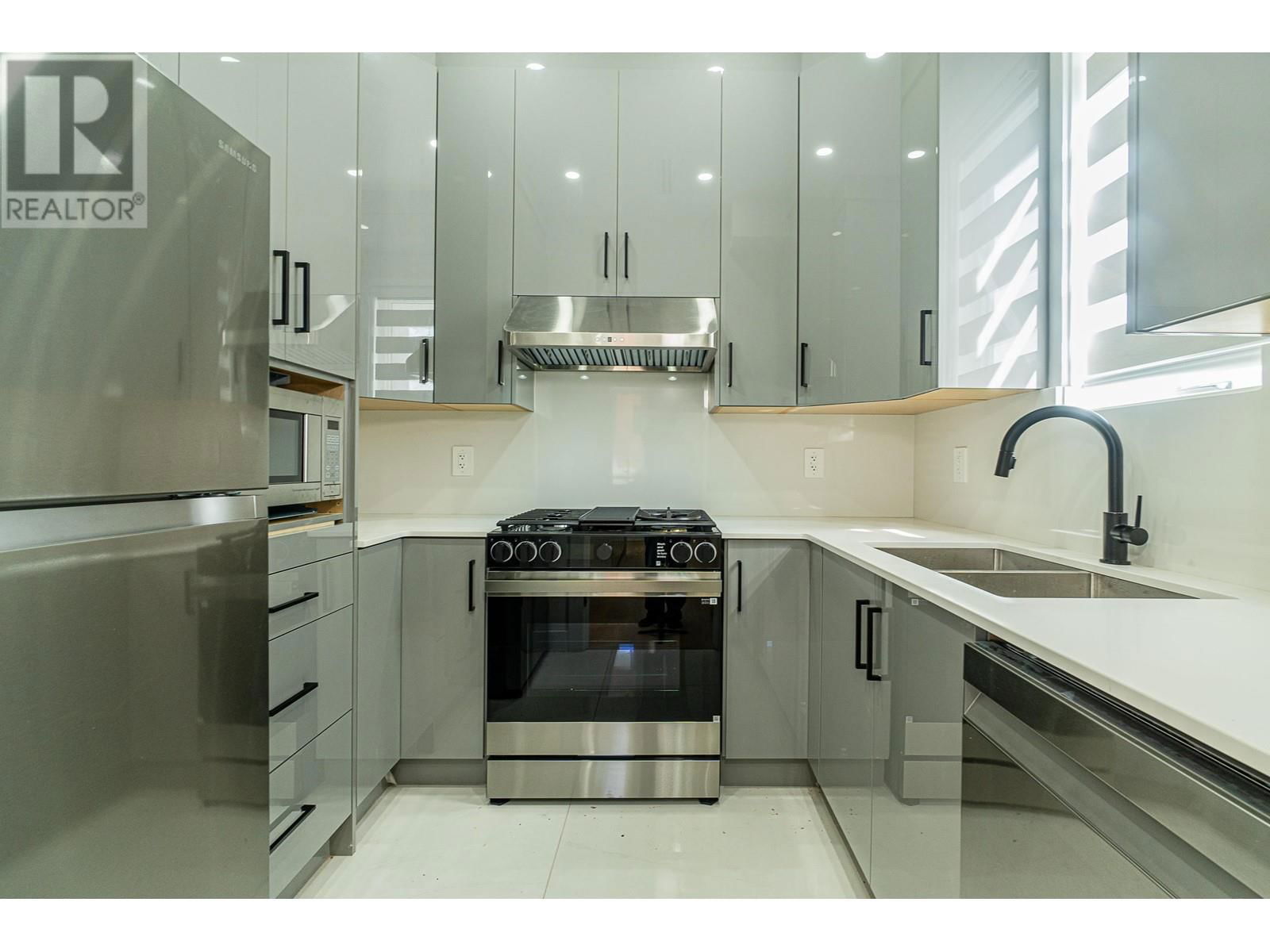 4152 PENDER STREET Image 19