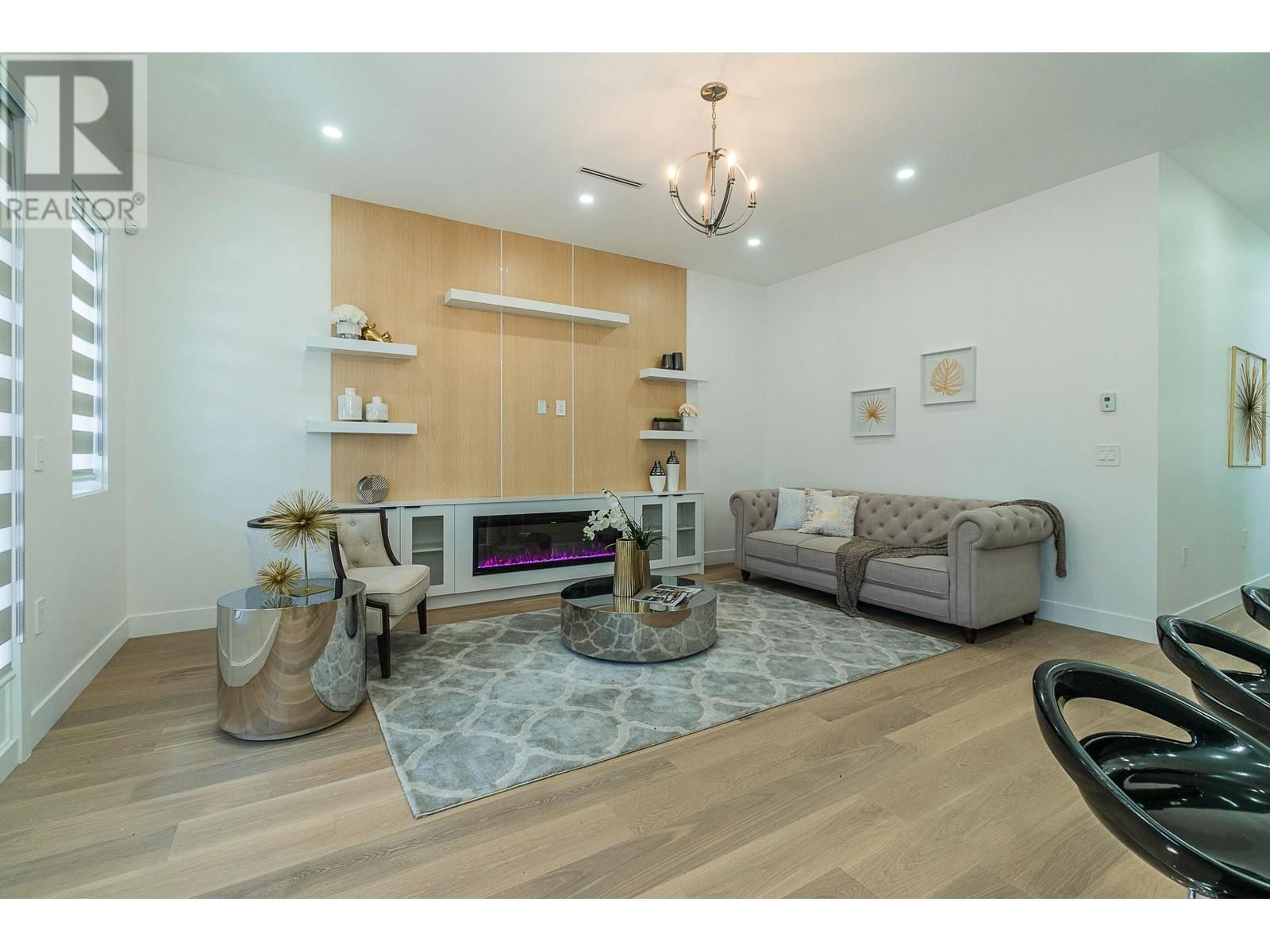 4152 PENDER STREET Image 21