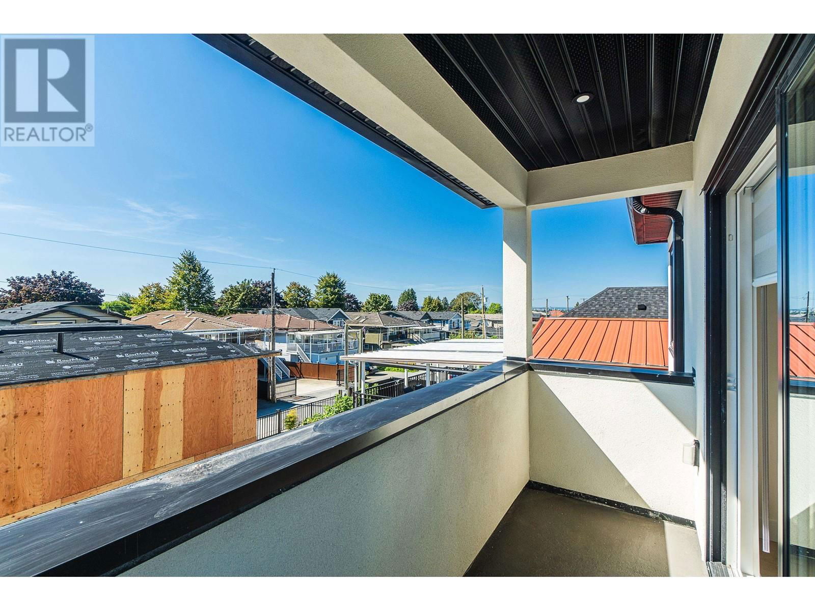 4152 PENDER STREET Image 24