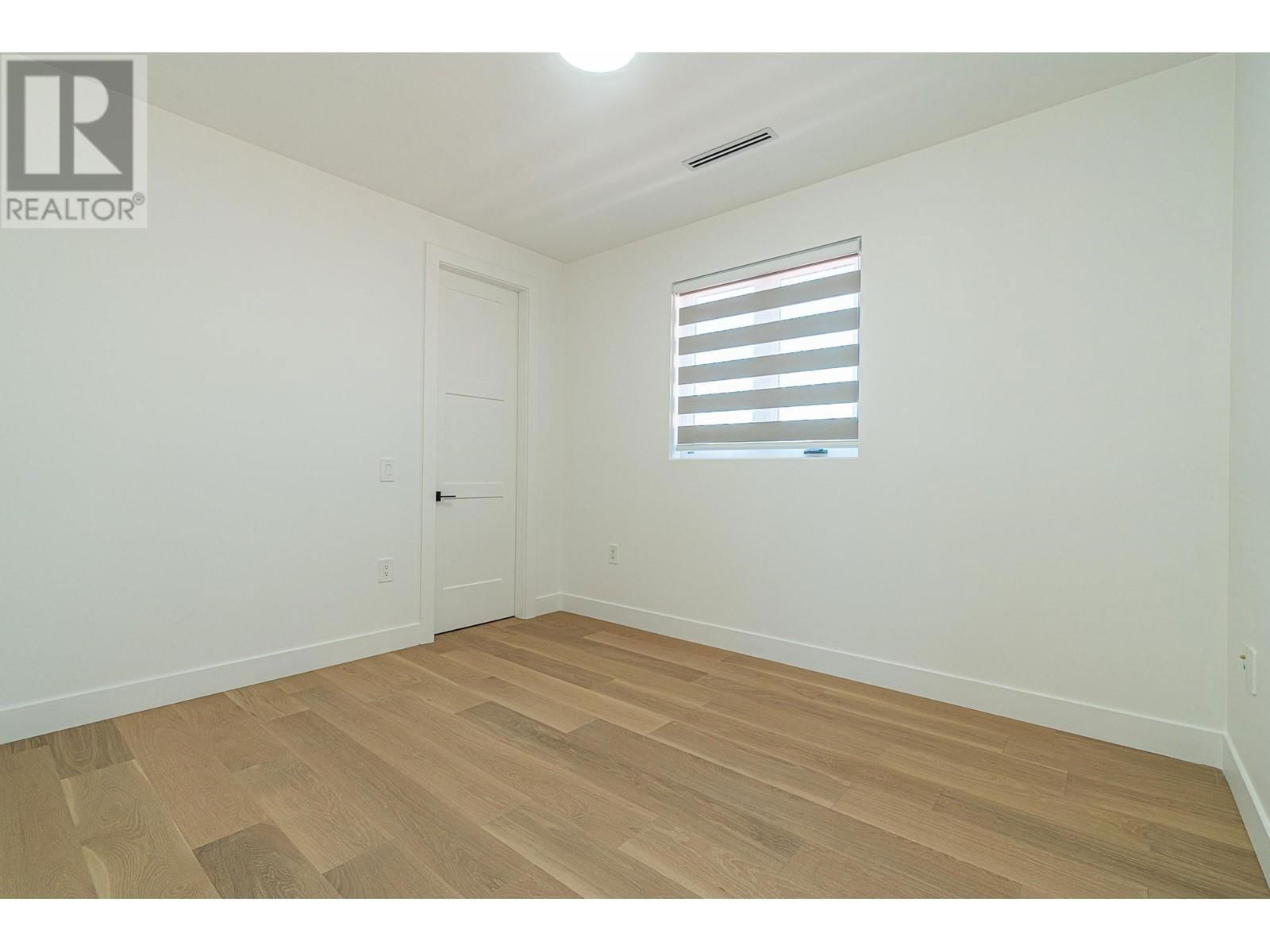 4152 PENDER STREET Image 28
