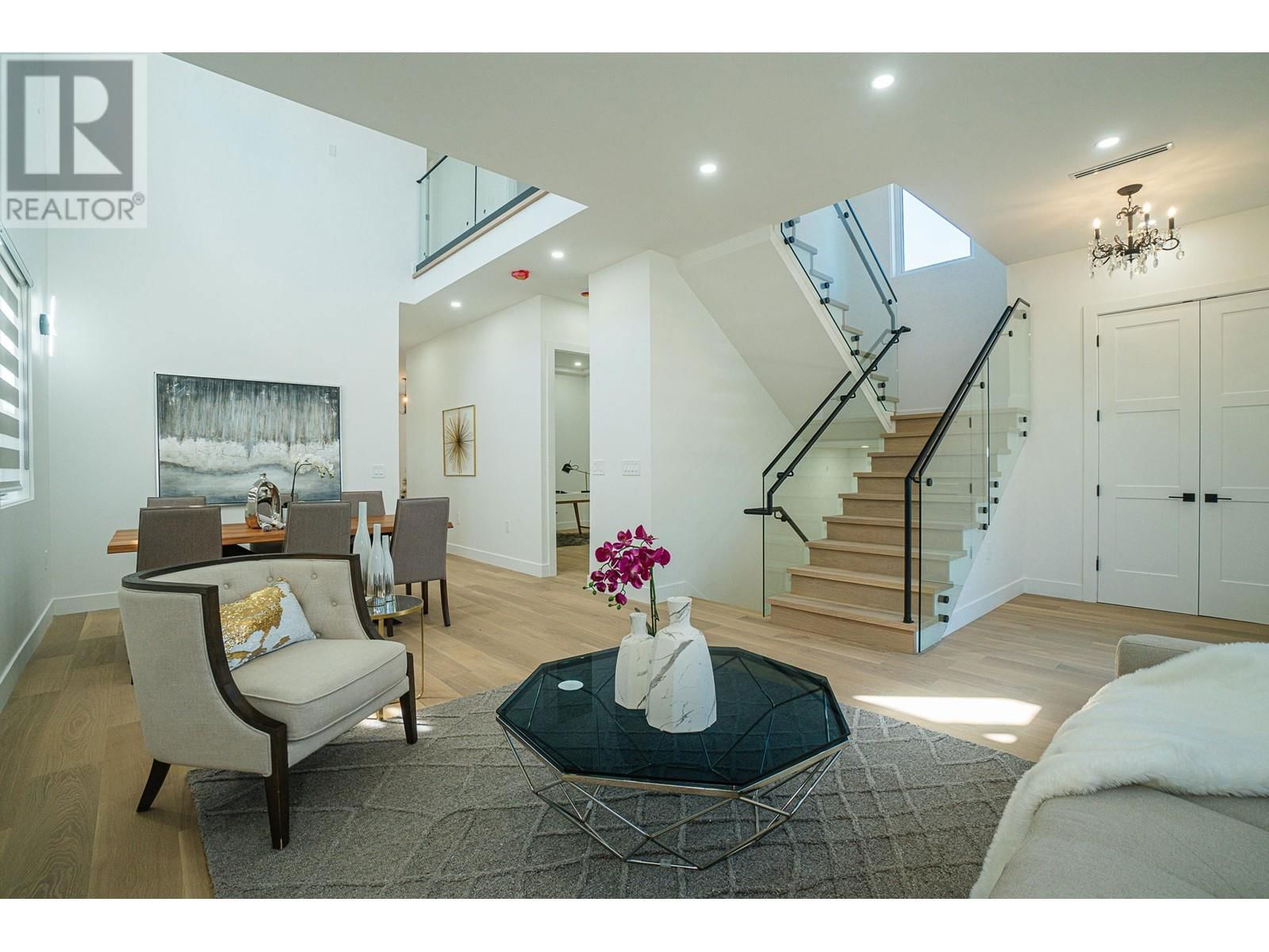 4152 PENDER STREET Image 3