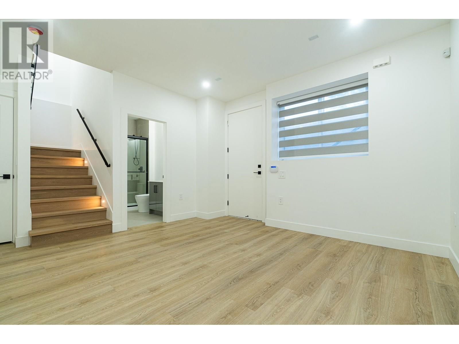 4152 PENDER STREET Image 31