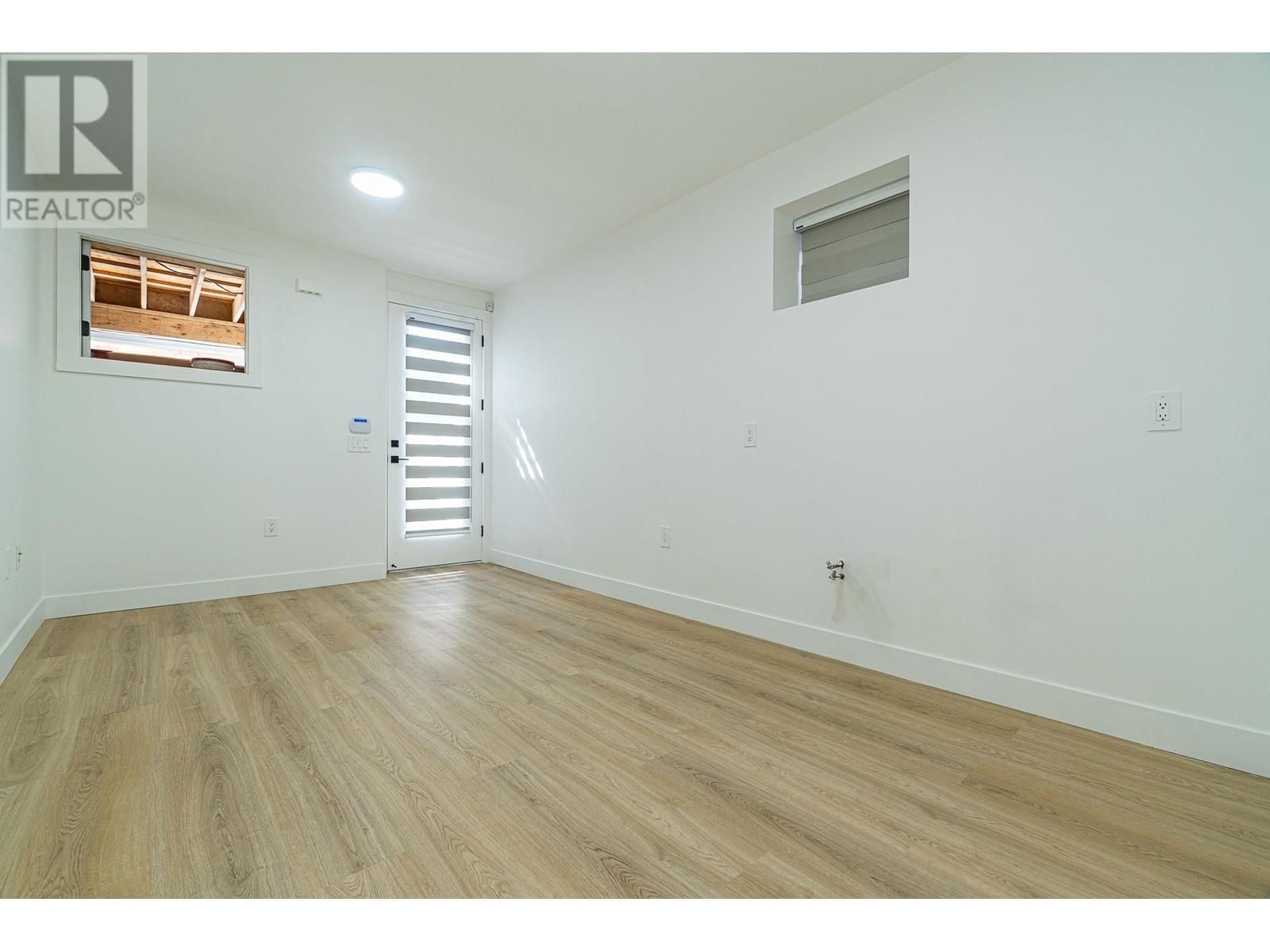 4152 PENDER STREET Image 32