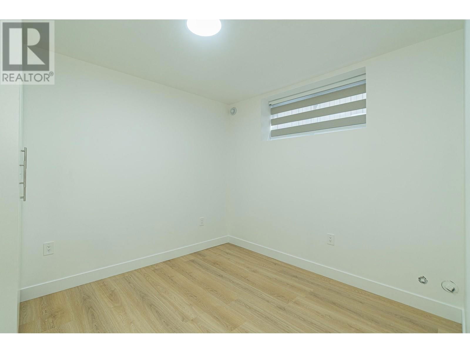 4152 PENDER STREET Image 33