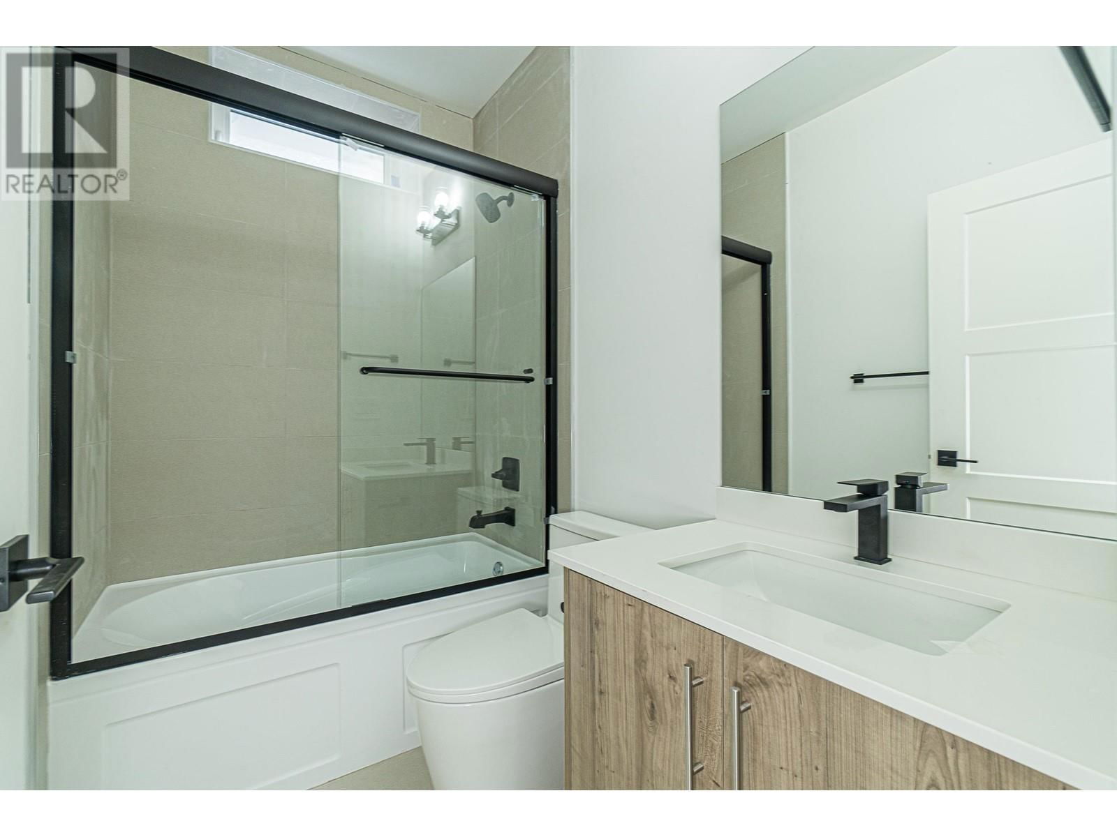 4152 PENDER STREET Image 36