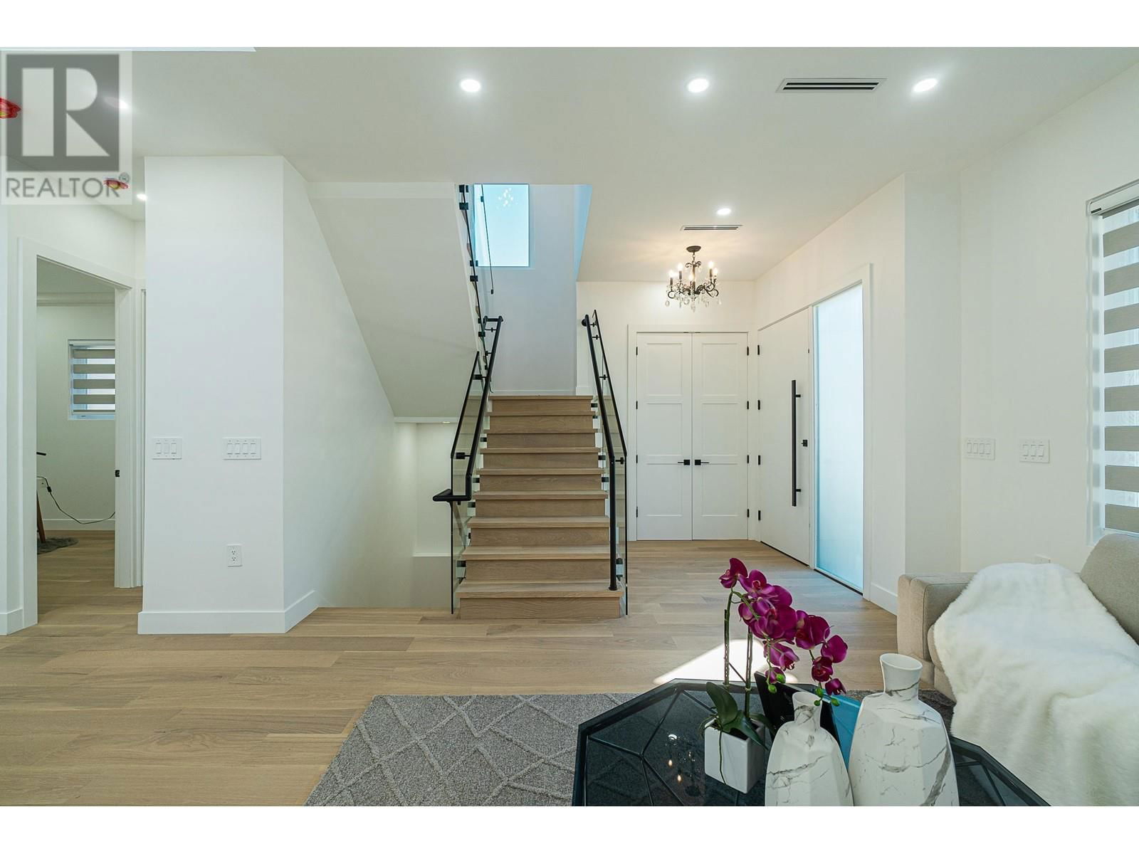 4152 PENDER STREET Image 6