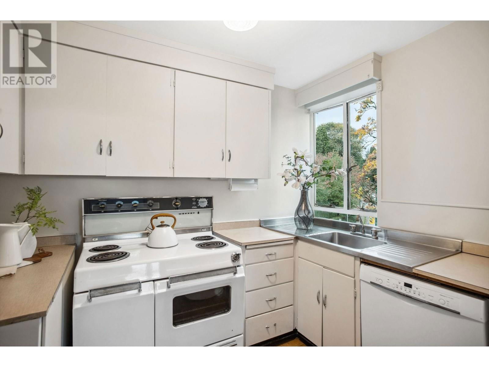 508 1445 MARPOLE AVENUE Image 15