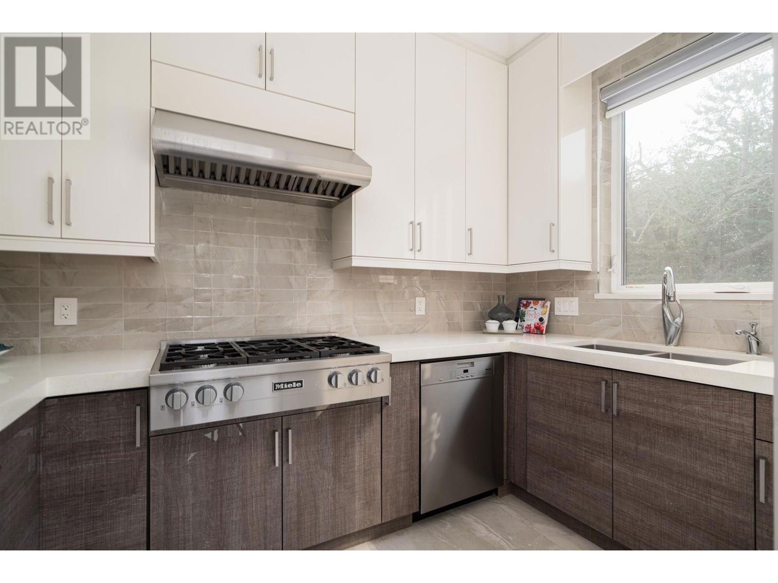 4668 MAHOOD DRIVE Image 15