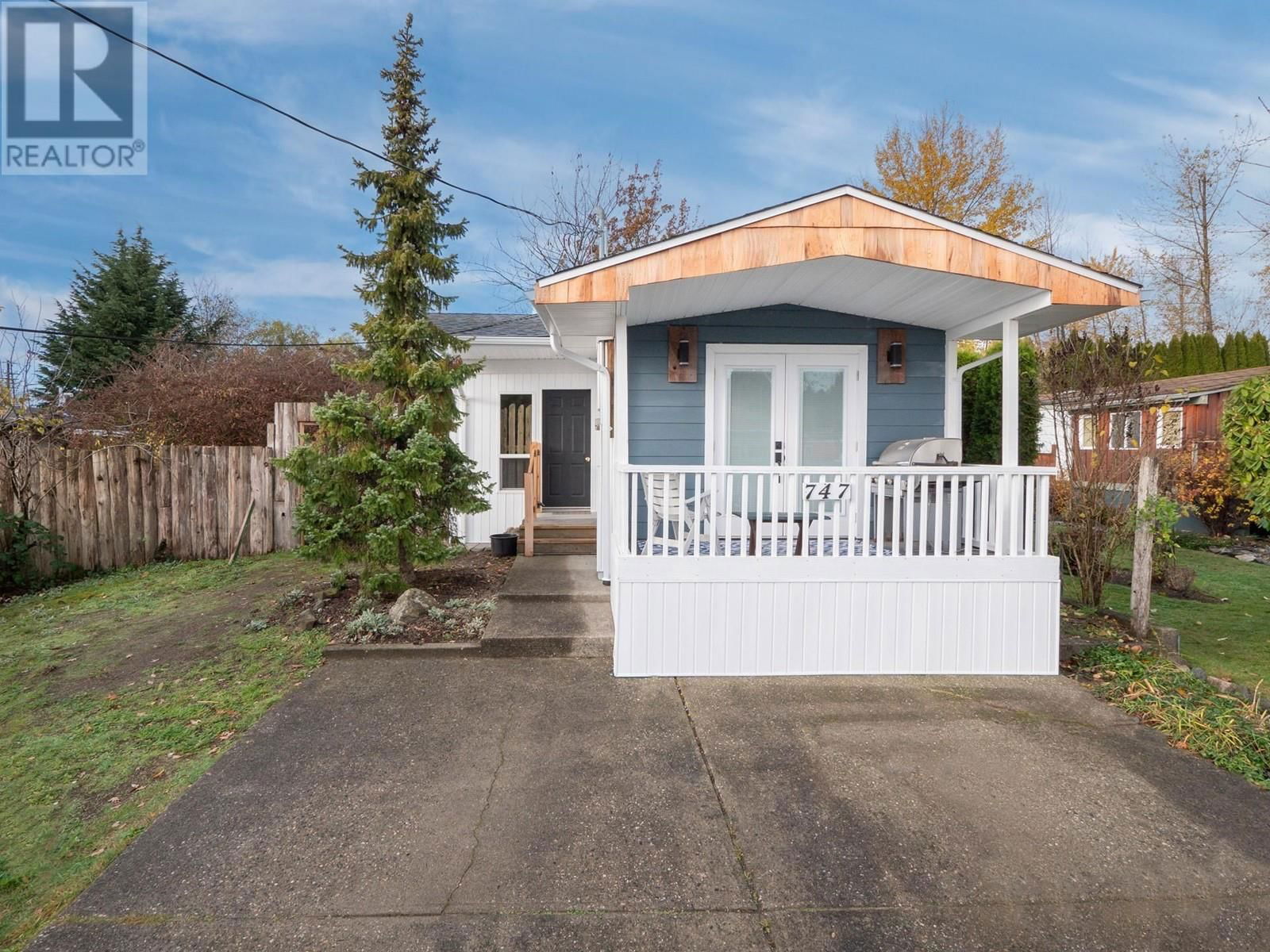 747 CASCADE CRESCENT Image 2