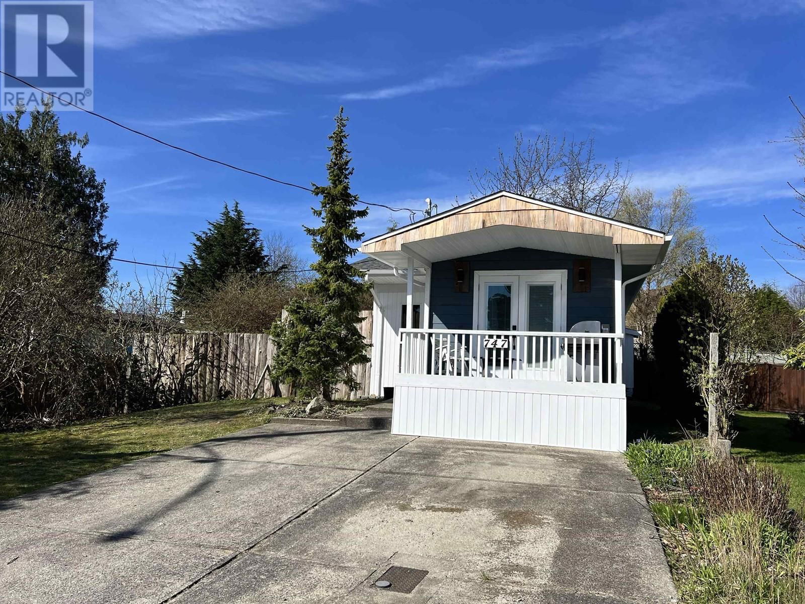 747 CASCADE CRESCENT Image 22