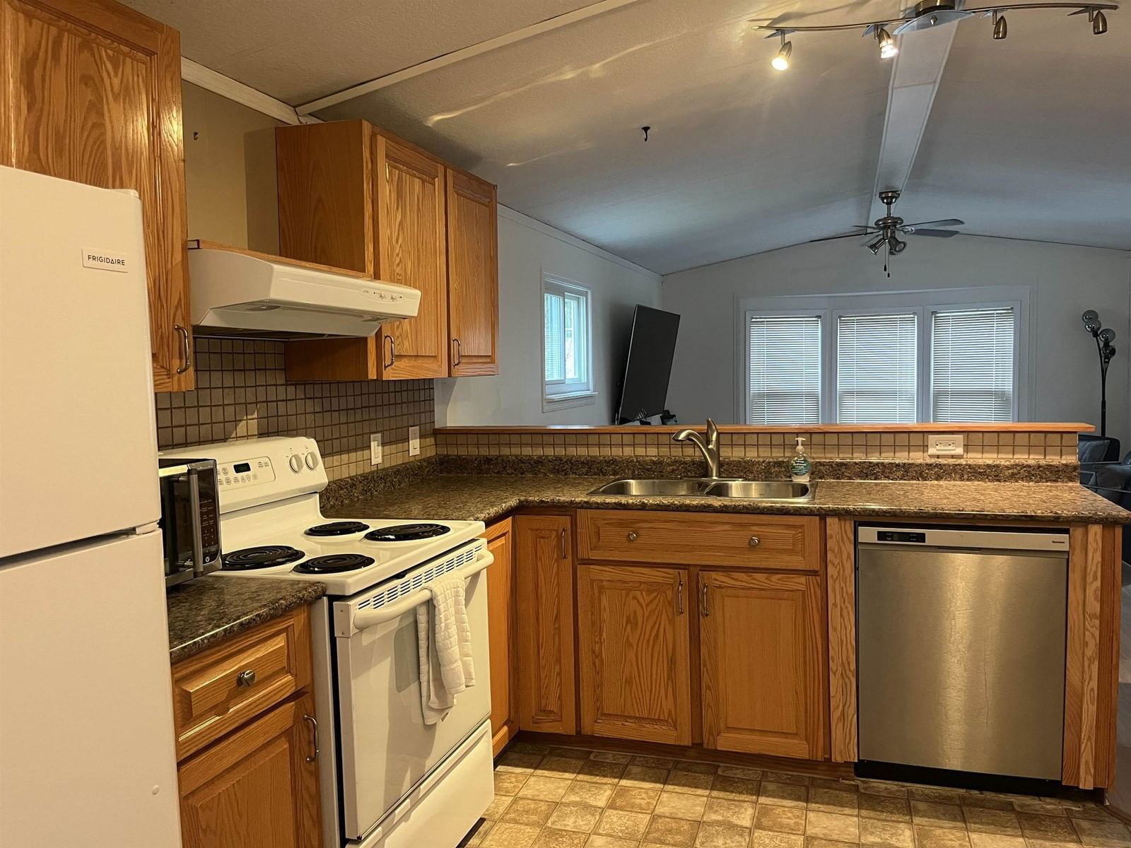 207 - 45835 SLEEPY HOLLOW ROAD Image 11