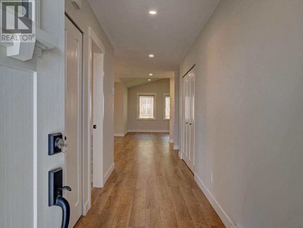 1084 CELIA CRESCENT Image 10