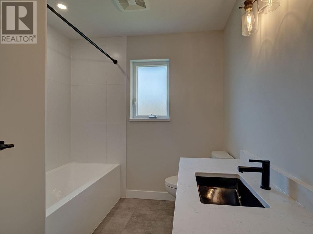 1084 CELIA CRESCENT Image 26