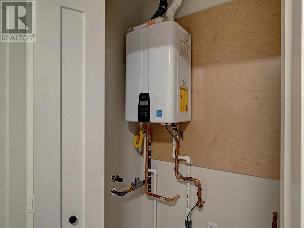 1084 CELIA CRESCENT Image 30