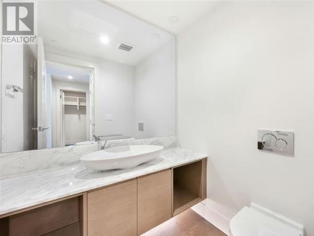 303 - 3639 16TH AVENUE Image 17
