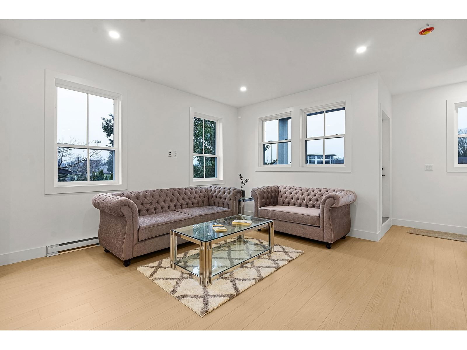 5 - 2360 CRESCENT Image 14