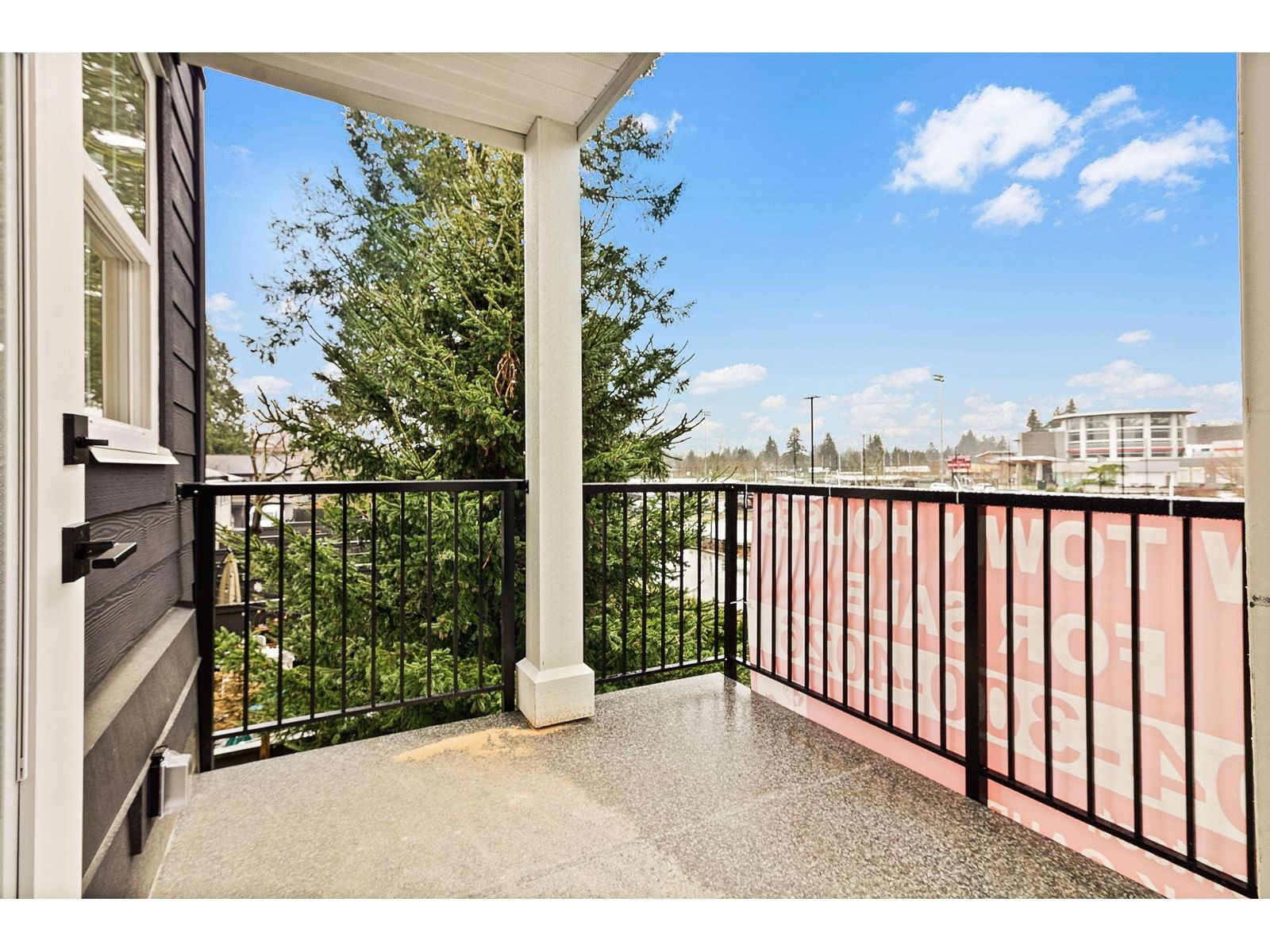5 - 2360 CRESCENT Image 16