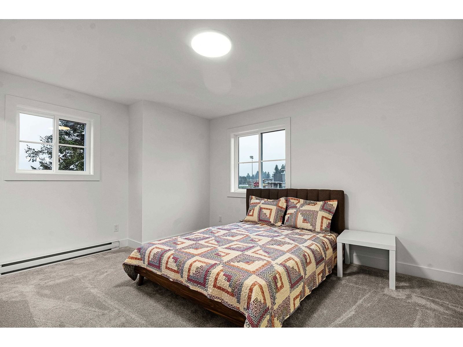 5 - 2360 CRESCENT Image 17