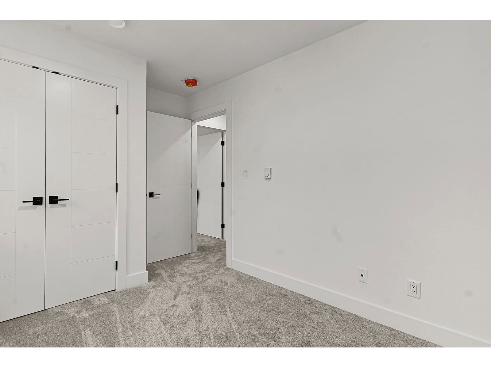 5 - 2360 CRESCENT Image 26